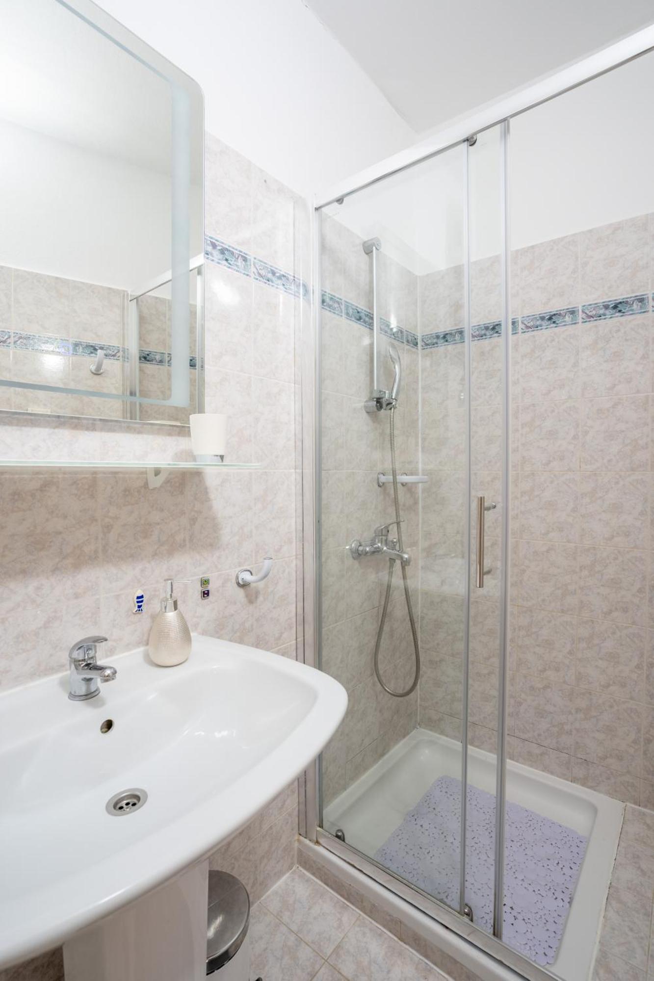 Central Apartments Circolo 罗维尼 外观 照片