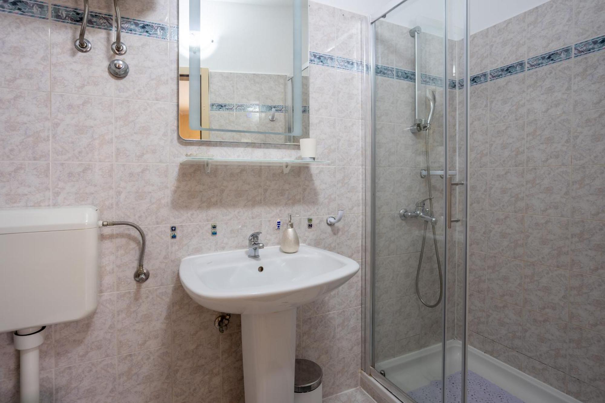Central Apartments Circolo 罗维尼 外观 照片